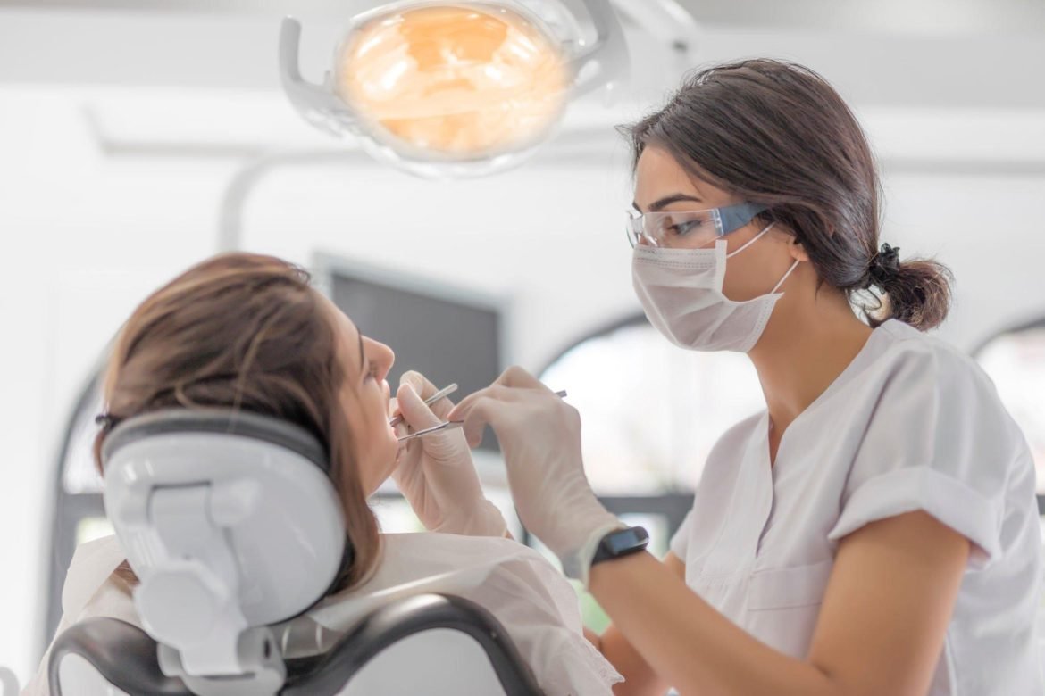 4 patarimai, kaip pasirinkti odontologą
